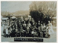 關西庄協議員家族參拜台灣神社紀念照（昭和14年4月）藏品圖，第1張