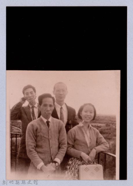 龍瑛宗翻拍照4：龍瑛宗與友人合照2的圖片