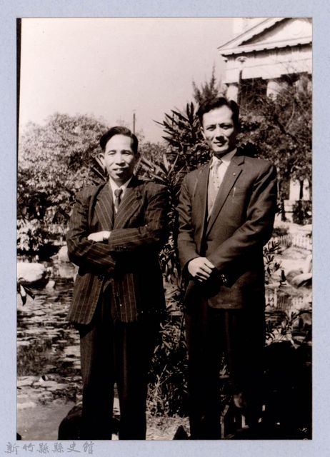 龍瑛宗翻拍照134：龍瑛宗與友人合影24的圖片