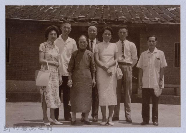 龍瑛宗翻拍照150：李耐與家人合影的圖片