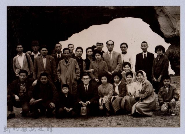 龍瑛宗翻拍照159：龍瑛宗與友人合影35的圖片