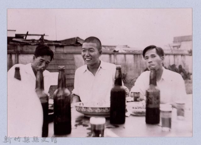 龍瑛宗翻拍照160：龍瑛宗與友人合影36的圖片