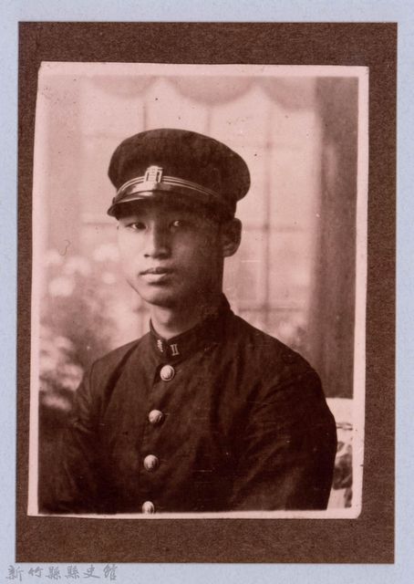 龍瑛宗翻拍照192：學生個人照16的圖片