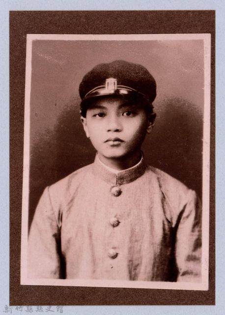 龍瑛宗翻拍照196：學生個人照20的圖片