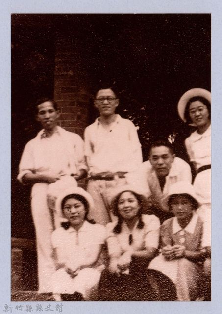 龍瑛宗翻拍照283：龍瑛宗與友人合影59的圖片