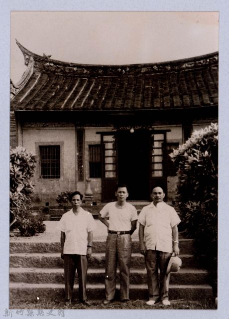 龍瑛宗翻拍照304：龍瑛宗與友人合影69的圖片