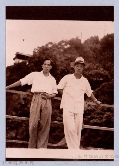龍瑛宗翻拍照5：龍瑛宗與友人合照3藏品圖，第1張