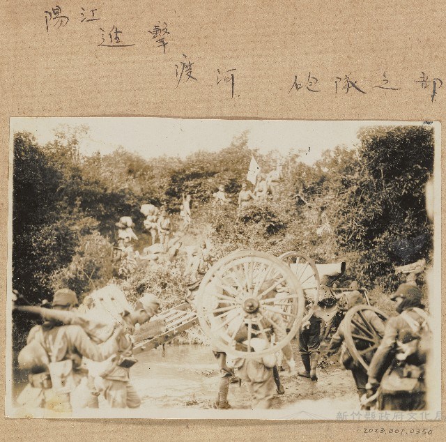 海南陽江戰役砲隊渡河進擊照片藏品圖，第1張