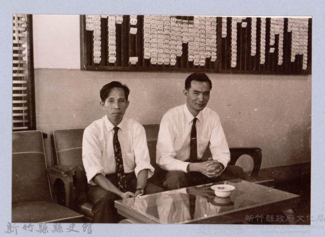 龍瑛宗翻拍照116：龍瑛宗與合作金庫同事合影3藏品圖，第1張