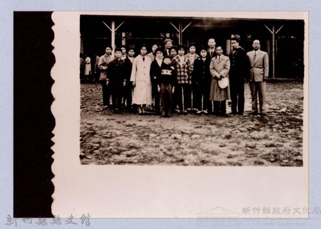 龍瑛宗翻拍照138：龍瑛宗與友人合影27藏品圖，第1張