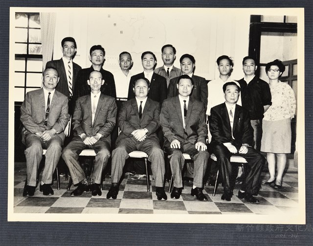彭公瑞鷺縣長主持新竹縣政八年誌念：彭縣長與各行政官員合影藏品圖，第2張