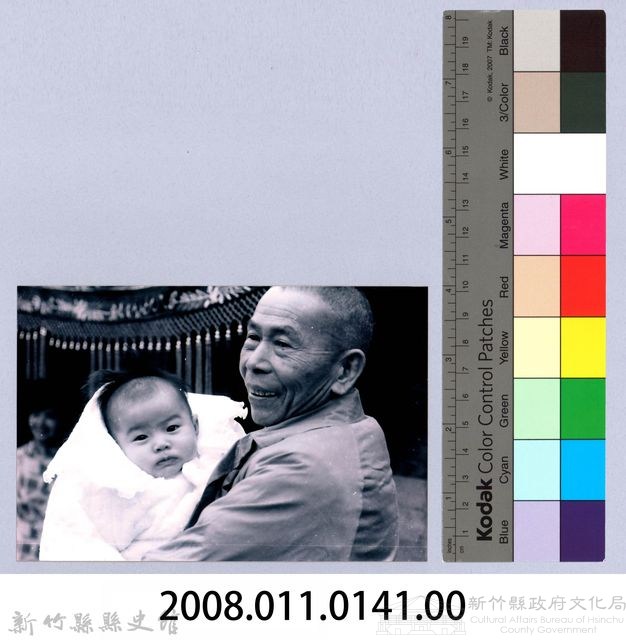 鄧雨賢相關照片132：老人與幼童藏品圖，第2張