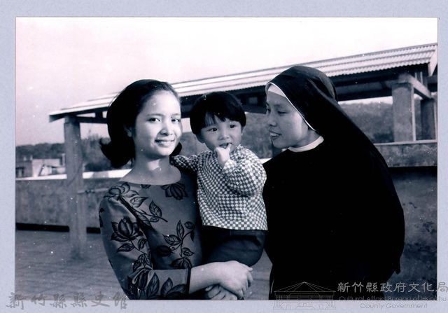 鄧雨賢相關照片81：修女與信徒藏品圖，第1張