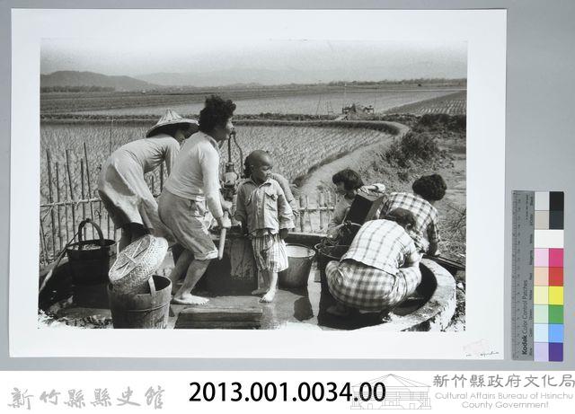 洗滌─台北近郊（1950）藏品圖，第3張