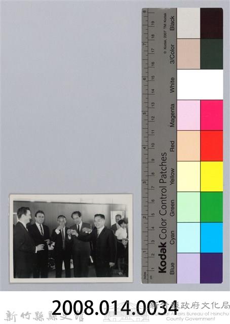 劉榭燻縣長主政時期：劉縣長接待外賓藏品圖，第3張