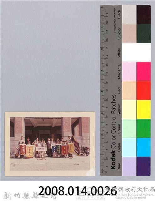 劉榭燻縣長主政時期：劉縣長與竹東鎮大同國民學校棒球隊合影藏品圖，第3張