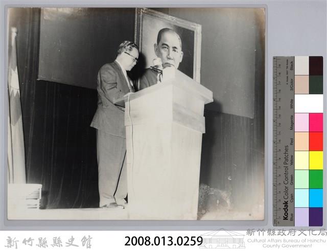 彭縣長報告新竹縣政藏品圖，第3張