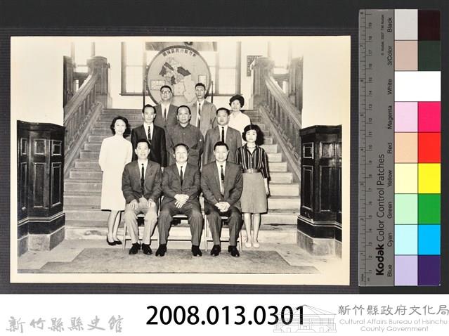 彭公瑞鷺縣長主持新竹縣政八年誌念：彭縣長與稽核室職員合影藏品圖，第3張