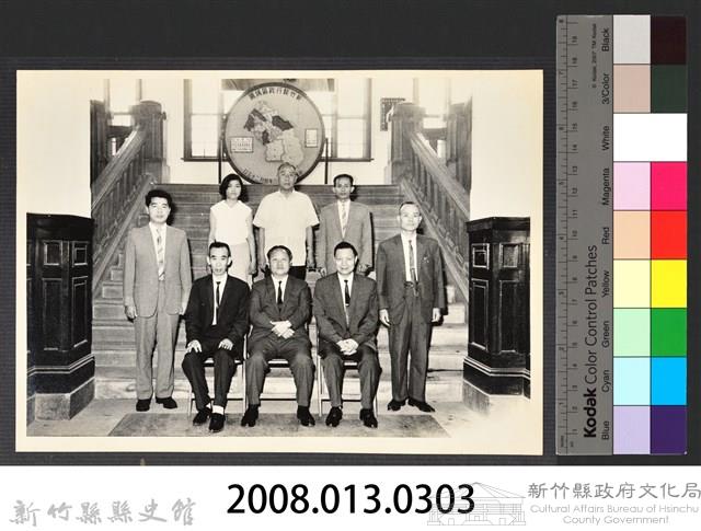 彭公瑞鷺縣長主持新竹縣政八年誌念：彭縣長與合作室職員合影藏品圖，第3張