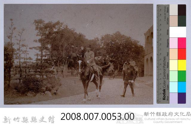 南條博明相片集：昭和天皇任太子時於公園巡視藏品圖，第3張