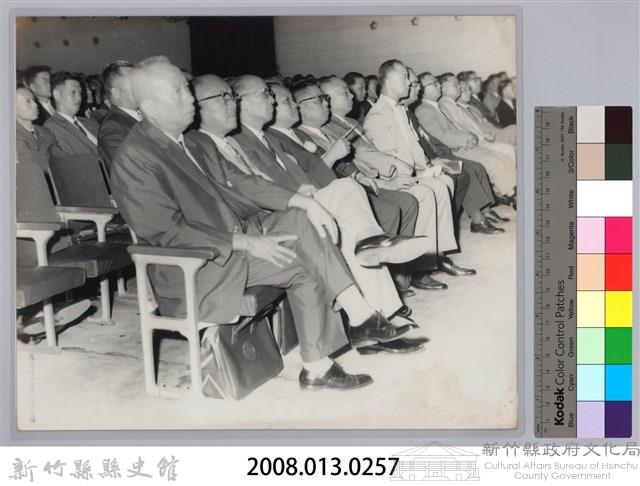 各縣市長於典禮時留影藏品圖，第3張