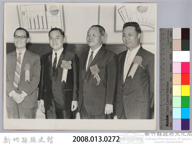 彭縣長與第六屆縣長交接留影藏品圖，第3張