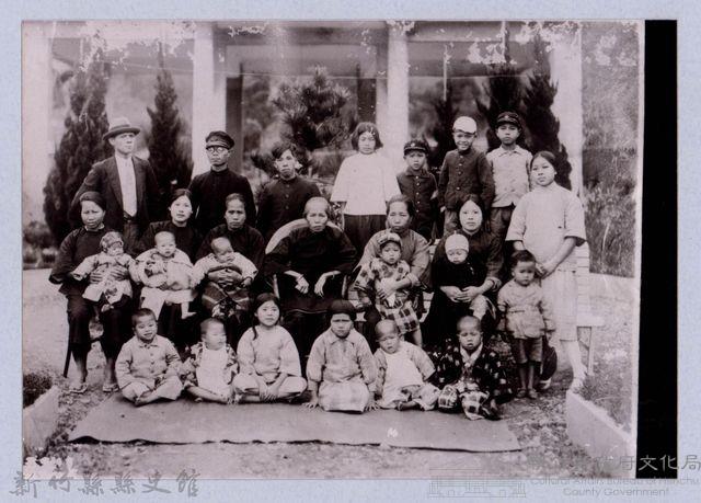 龍瑛宗翻拍照85：全家福6藏品圖，第1張