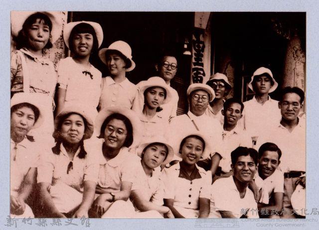 龍瑛宗翻拍照285：龍瑛宗與友人合影60藏品圖，第1張