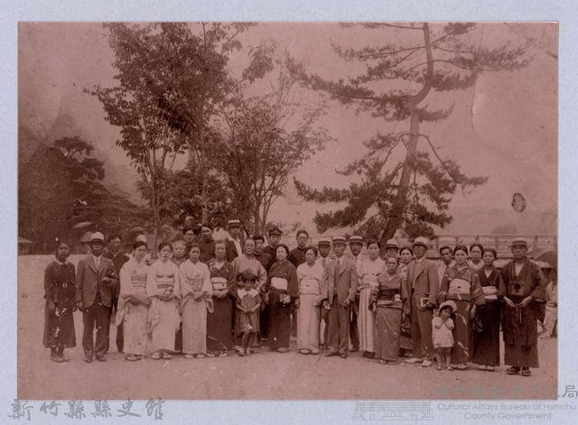 龍瑛宗翻拍照80：龍瑛宗與友人合影1藏品圖，第1張