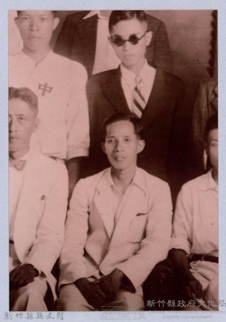 龍瑛宗翻拍照280：龍瑛宗與友人合影58藏品圖，第1張