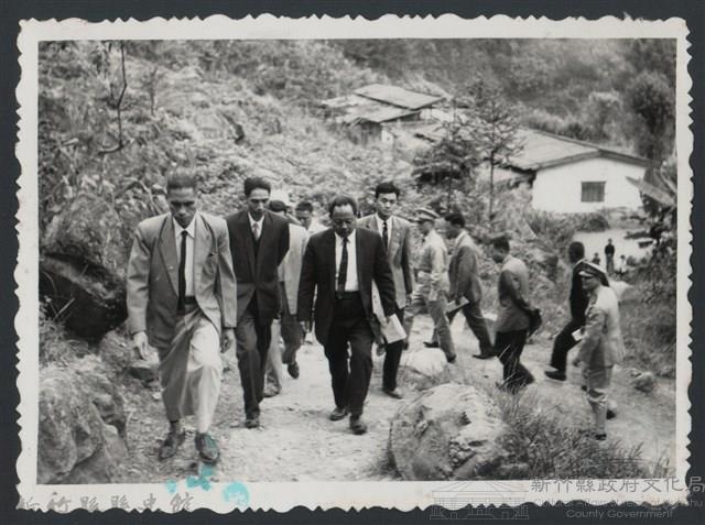 彭縣長出巡各市鎮：五峰鄉(一)往國校藏品圖，第1張