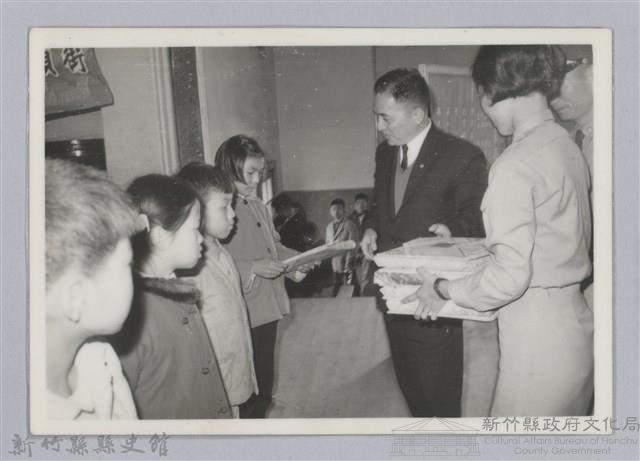 劉榭燻縣長主政時期：巡各校-3藏品圖，第1張