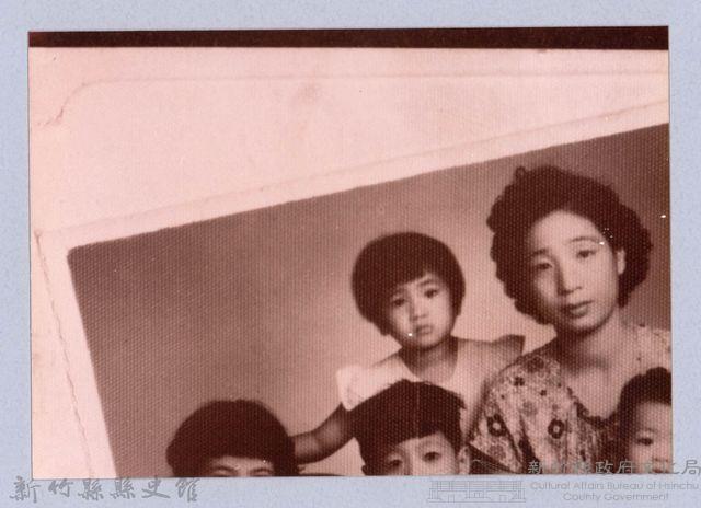 龍瑛宗翻拍照99：照片一角藏品圖，第1張