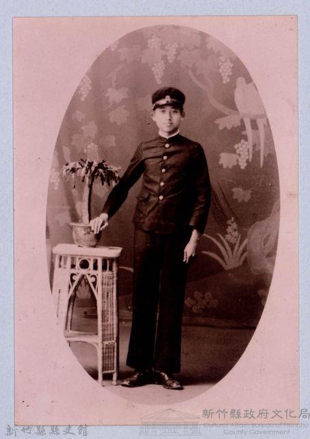 龍瑛宗翻拍照191：學生個人照15藏品圖，第1張