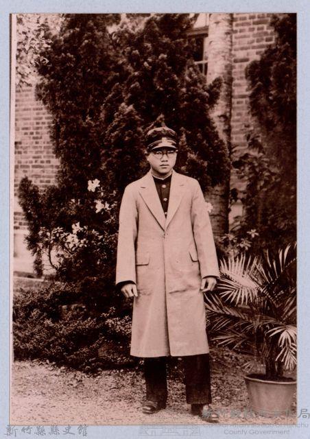 龍瑛宗翻拍照197：學生個人照21藏品圖，第1張