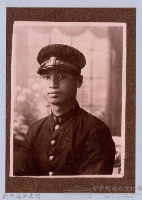 龍瑛宗翻拍照192：學生個人照16藏品圖，第1張