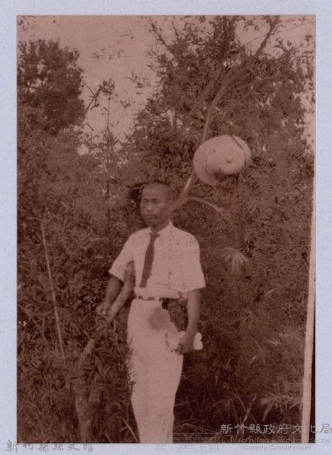 龍瑛宗翻拍照175：男性個人照4藏品圖，第1張