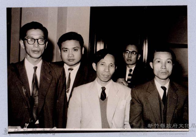 龍瑛宗翻拍照115：龍瑛宗與友人合影17藏品圖，第1張