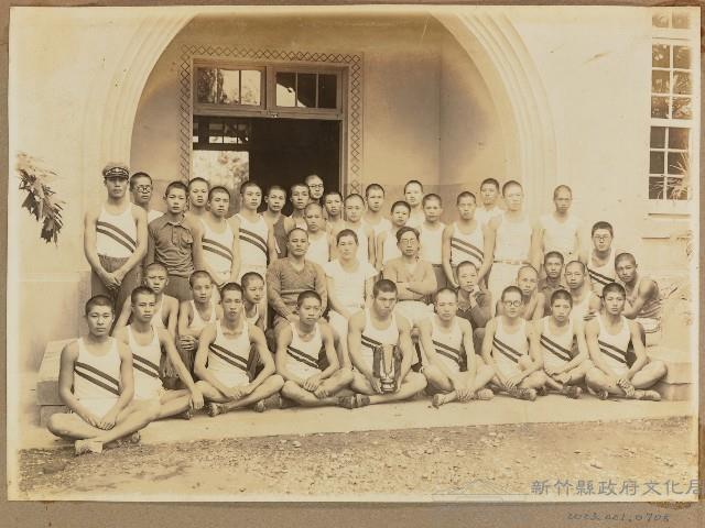 劉興熙宜蘭農林學校田徑隊獲獎紀念照藏品圖，第1張