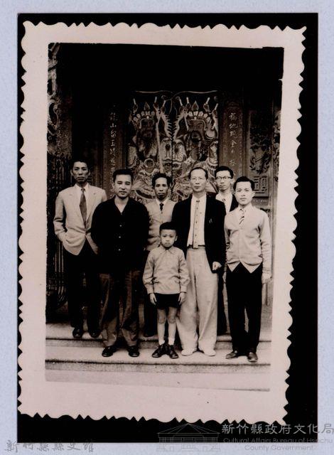 龍瑛宗翻拍照125：龍瑛宗與友人合影21藏品圖，第1張