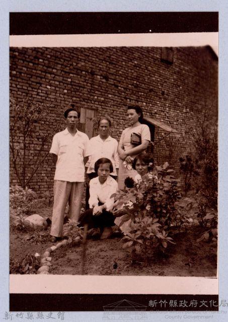 龍瑛宗翻拍照70：全家福4藏品圖，第1張