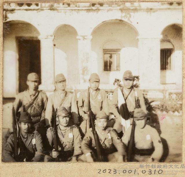 劉興熙八名海南島戰友合照藏品圖，第1張