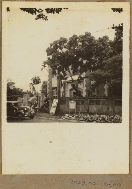 劉興熙恩師作品紀念展場外照片藏品圖，第1張