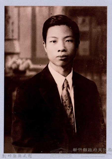 龍瑛宗翻拍照240：男性個人照8藏品圖，第1張