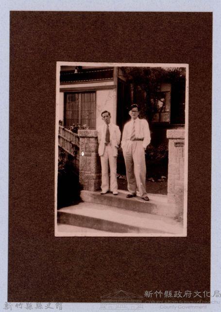 龍瑛宗翻拍照250：龍瑛宗與友人合影45藏品圖，第1張