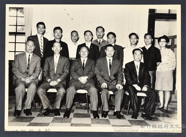 彭公瑞鷺縣長主持新竹縣政八年誌念：彭縣長與各行政官員合影藏品圖，第1張