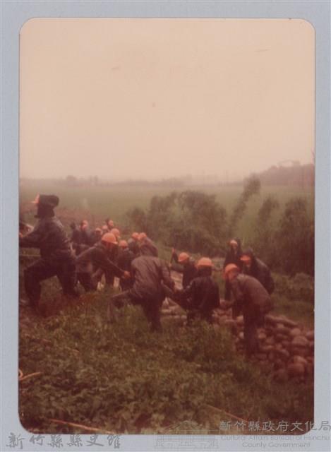 林保仁縣長主政照片：新竹縣芎林堤防防汛搶救演習-7藏品圖，第1張