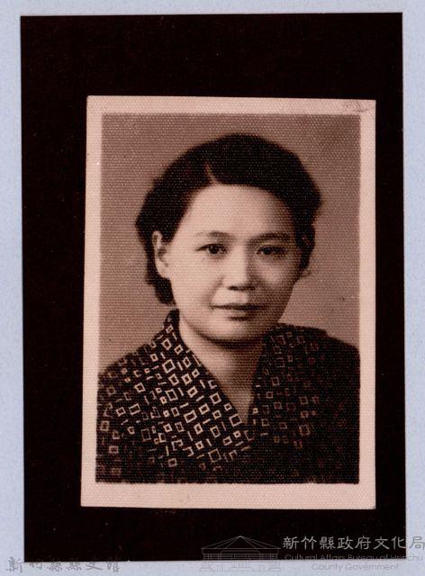 龍瑛宗翻拍照174：李耐個人照2藏品圖，第1張