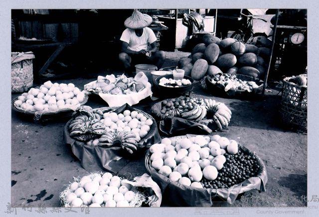 鄧雨賢相關照片135：水果攤藏品圖，第1張