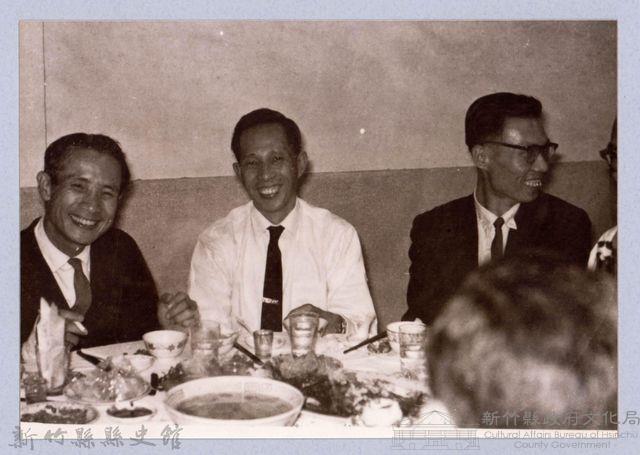 龍瑛宗翻拍照144：龍瑛宗與友人合影31藏品圖，第1張